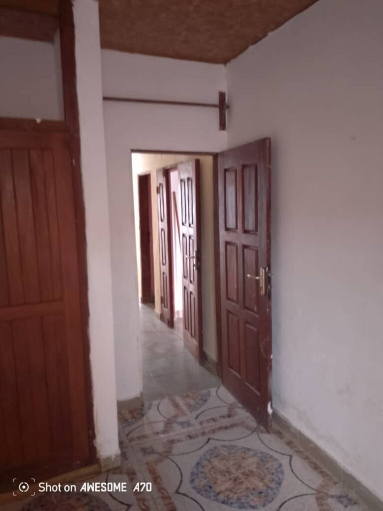 Appartement à Louer à Ndogbassi - Entrée Promesse - 100 000 f cfa 7 Appartement à Louer à Ndogbassi - Entrée Promesse - 100 000 f cfa