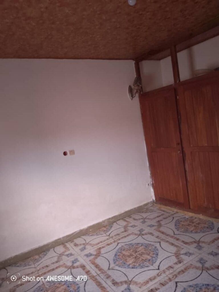 Appartement à Louer à Ndogbassi - Entrée Promesse - 100 000 f cfa 10 Appartement à Louer à Ndogbassi - Entrée Promesse - 100 000 f cfa