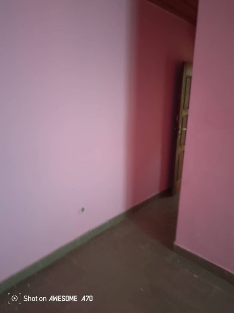 Appartement à Louer à Ndogbassi - Entrée Promesse - 100 000 f cfa 13 Appartement à Louer à Ndogbassi - Entrée Promesse - 100 000 f cfa