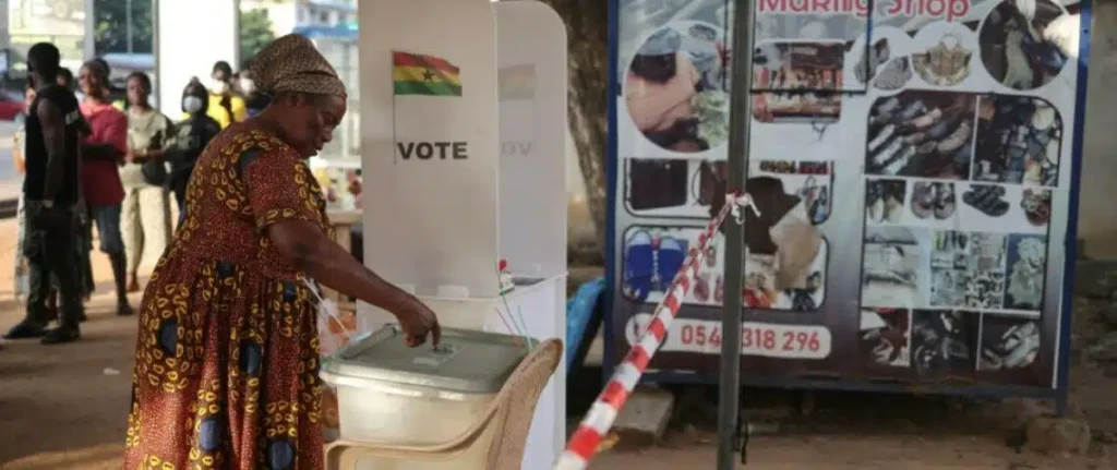 Le Ghana ferme ses frontières alors que les citoyens se rendent aux urnes pour élire un président