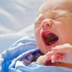 Comment se comporte un bébé qui a des coliques ?