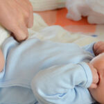 Comment doivent être les selles d&rsquo;un bébé de 15 jours ?