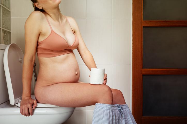 Pourquoi une femme enceinte urine beaucoup pendant la grossesse ?