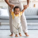 Que faire si bébé tarde à faire ses premiers pas ?