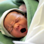 Découvrez l’histoire de Noémie : Après 3 fausses couches, elle a accouché de triplets