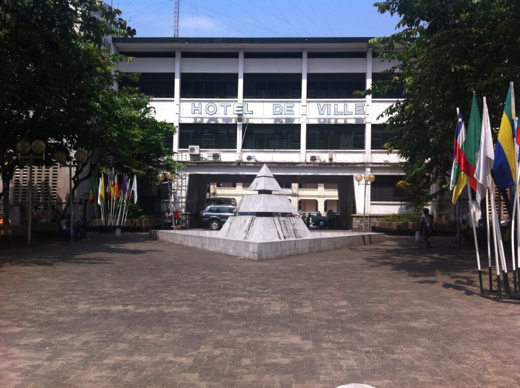 Stage de vacances 2025 : 800 élèves et étudiants recrutés par la Communauté Urbaine de Douala