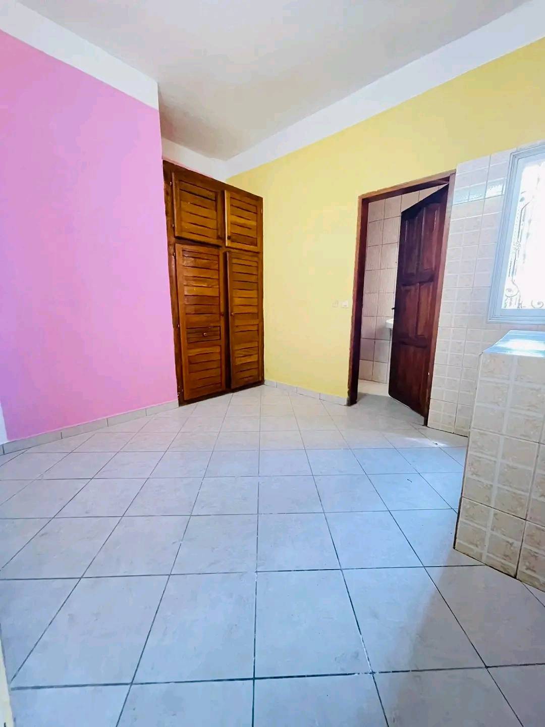 Chambre moderne a Ange Raphaël derrière l'université de Douala