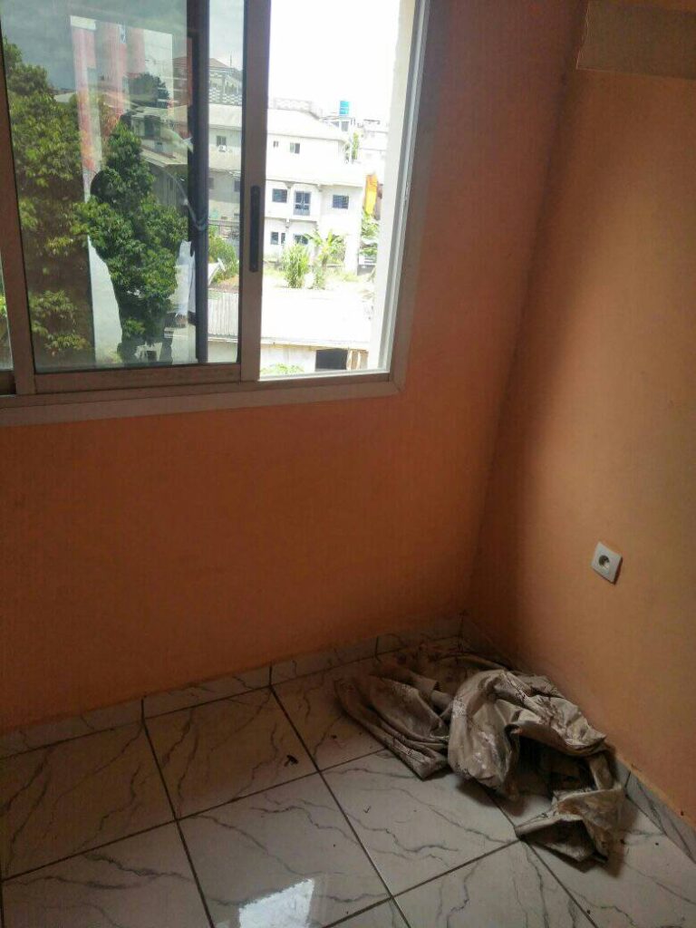 Studio à louer Kotto 55000 par mois - 2 mois de caution