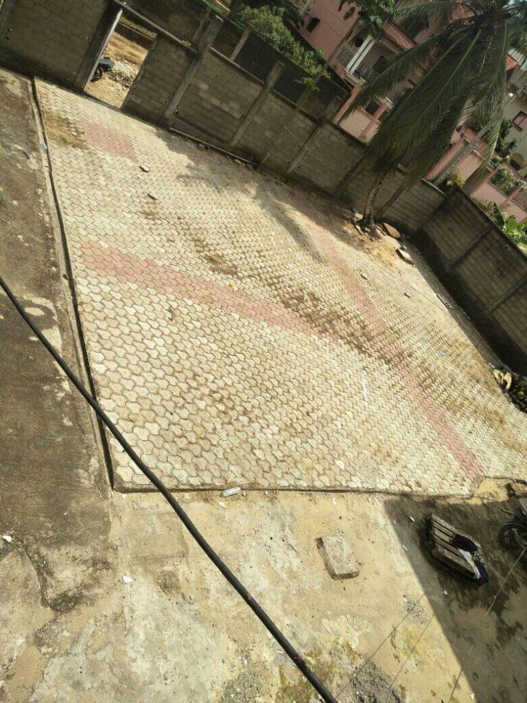 Studio à louer Kotto 55000 par mois - 2 mois de caution