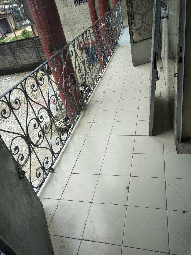 Studio à louer Kotto 55000 par mois - 2 mois de caution