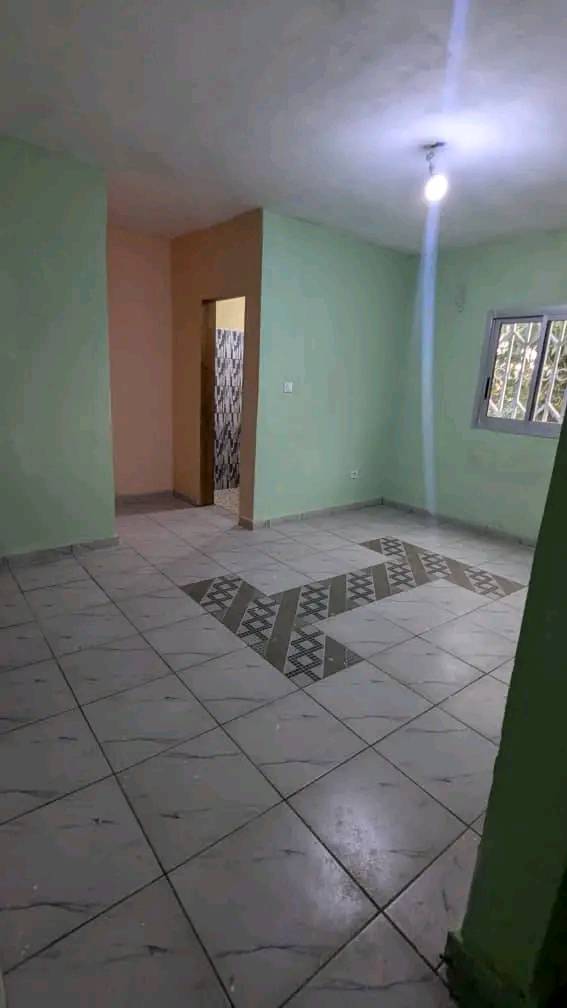 Studio moderne à Simbok dans la barrière avec parking