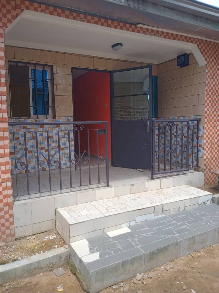 Vaste studio moderne vers la perle yassa 