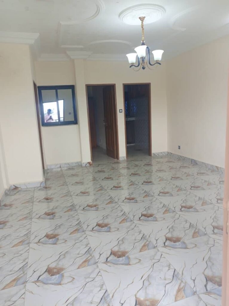 Studio à louer, Logbaba - 50m du goudron