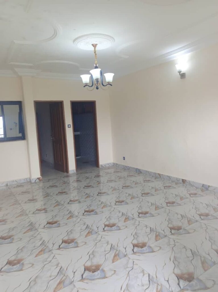 Studio à louer, Logbaba - 50m du goudron