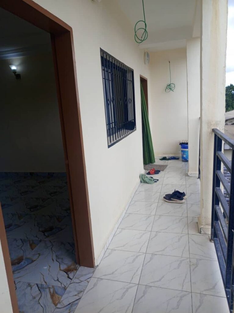 Studio à louer, Logbaba - 50m du goudron