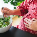 Je vomis tout ce que je mange, même l’eau : que faire ?